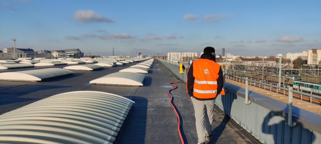 Travail en hauteur réalisé par SmartBuild avec EPI